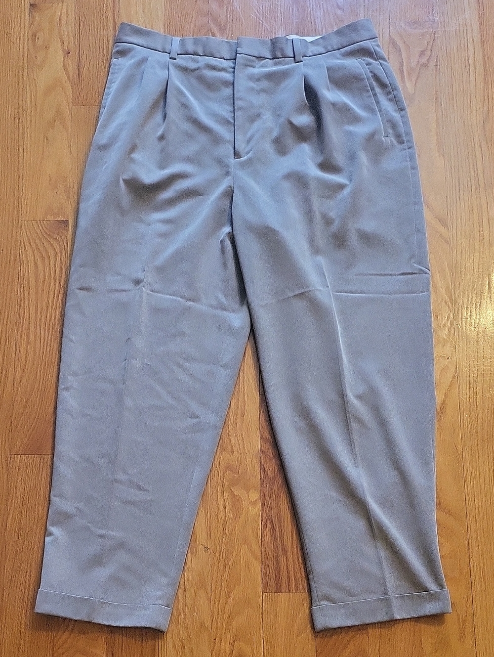 Men’s Pleated Dress Pants in Light Gray